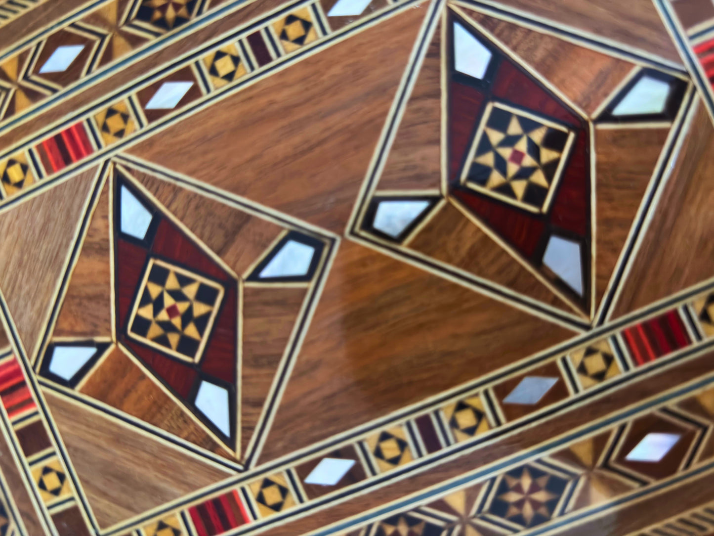 Handgefertigte Mosaik-Schmuckbox mit Perlmutt-Einlegearbeit, luxuriöse Holzschatulle für Erinnerungsstücke, damaszener Kunst – Limitierte Edition –