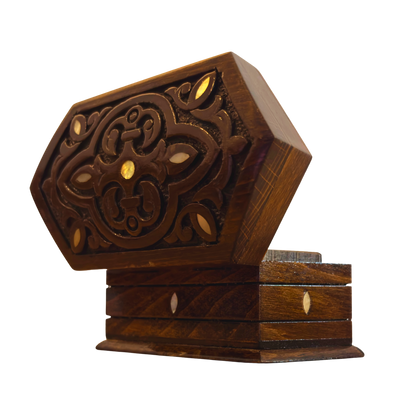 صندوق خشبي مطعّم بالصدف ومبطن بالمخمل من خشب الزان – تصميم شرقي خالد محفور يدويًا