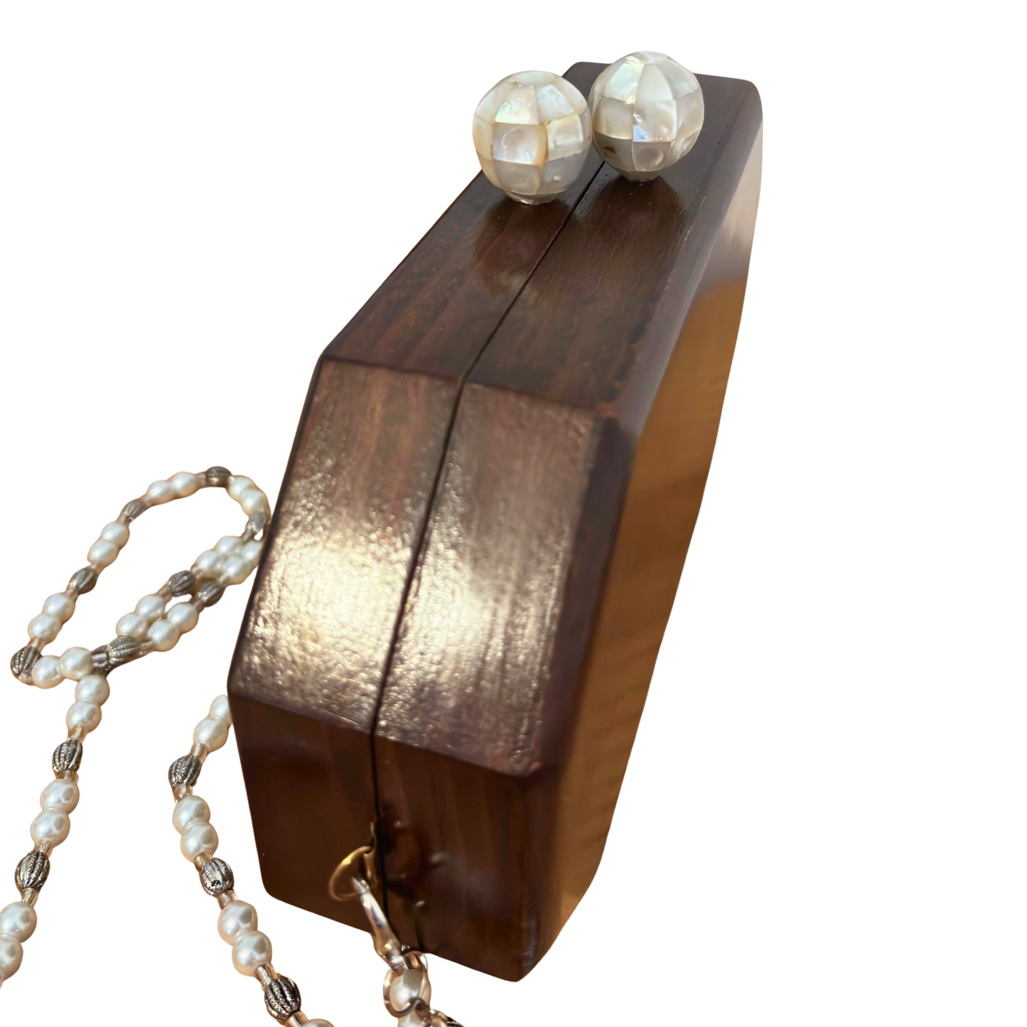 Het Gefluister van Rozen – Handgemaakte Damascener Clutch van Notenhout met Parelmoerroos en Parelketting