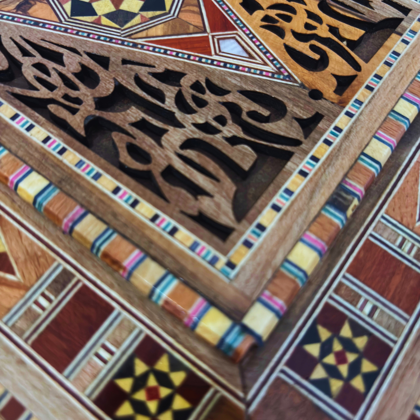 Scatola Damascena per Gioielli e Ricordi – Eleganza Artigianale