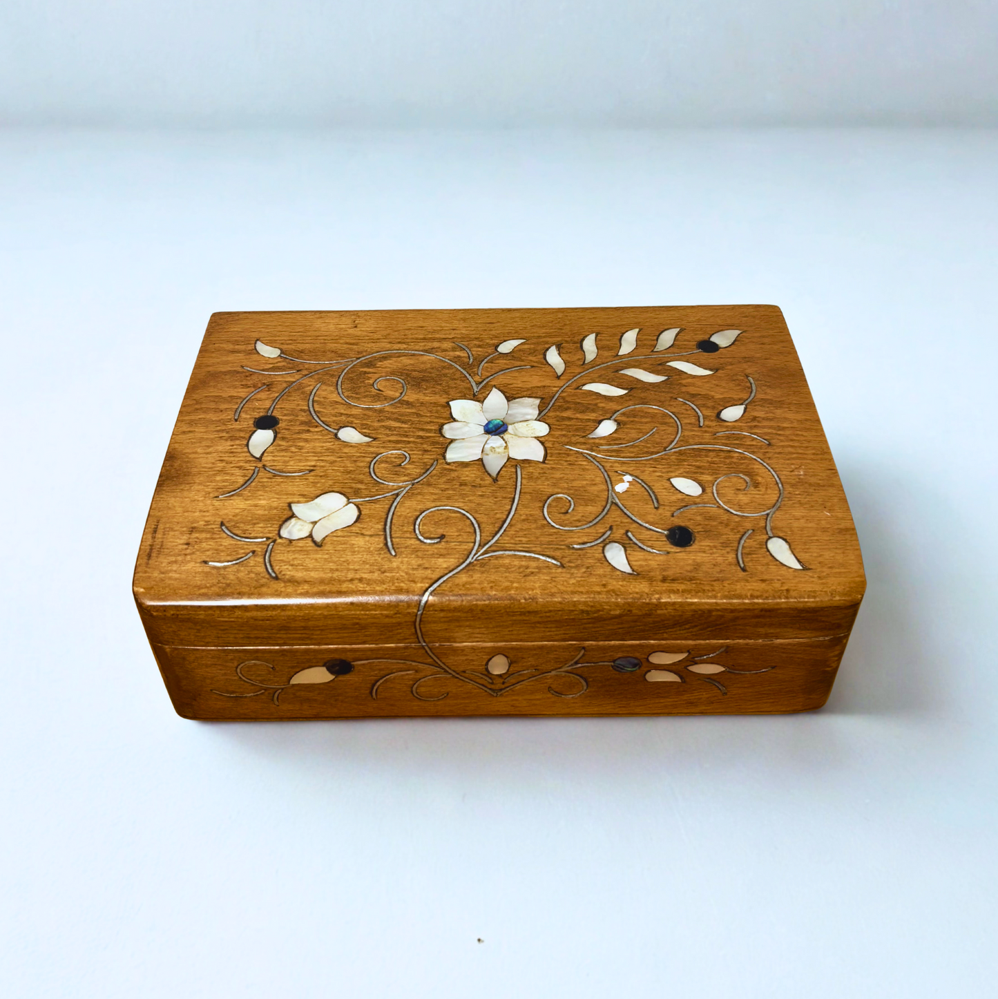 Scatola Damaschina Artigianale di Lusso – Madreperla & Velluto