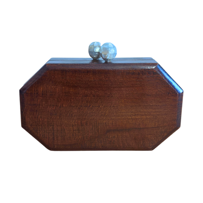 Het Gefluister van Rozen – Handgemaakte Damascener Clutch van Notenhout met Parelmoerroos en Parelketting