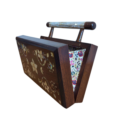 De Tuin van Noor – Handgemaakte Damascener Clutch van Notenhout met Bloemen-Inleg van Parelmoer