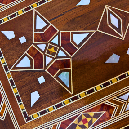 Scatola Damascena con Serratura – Capolavoro Artigianale