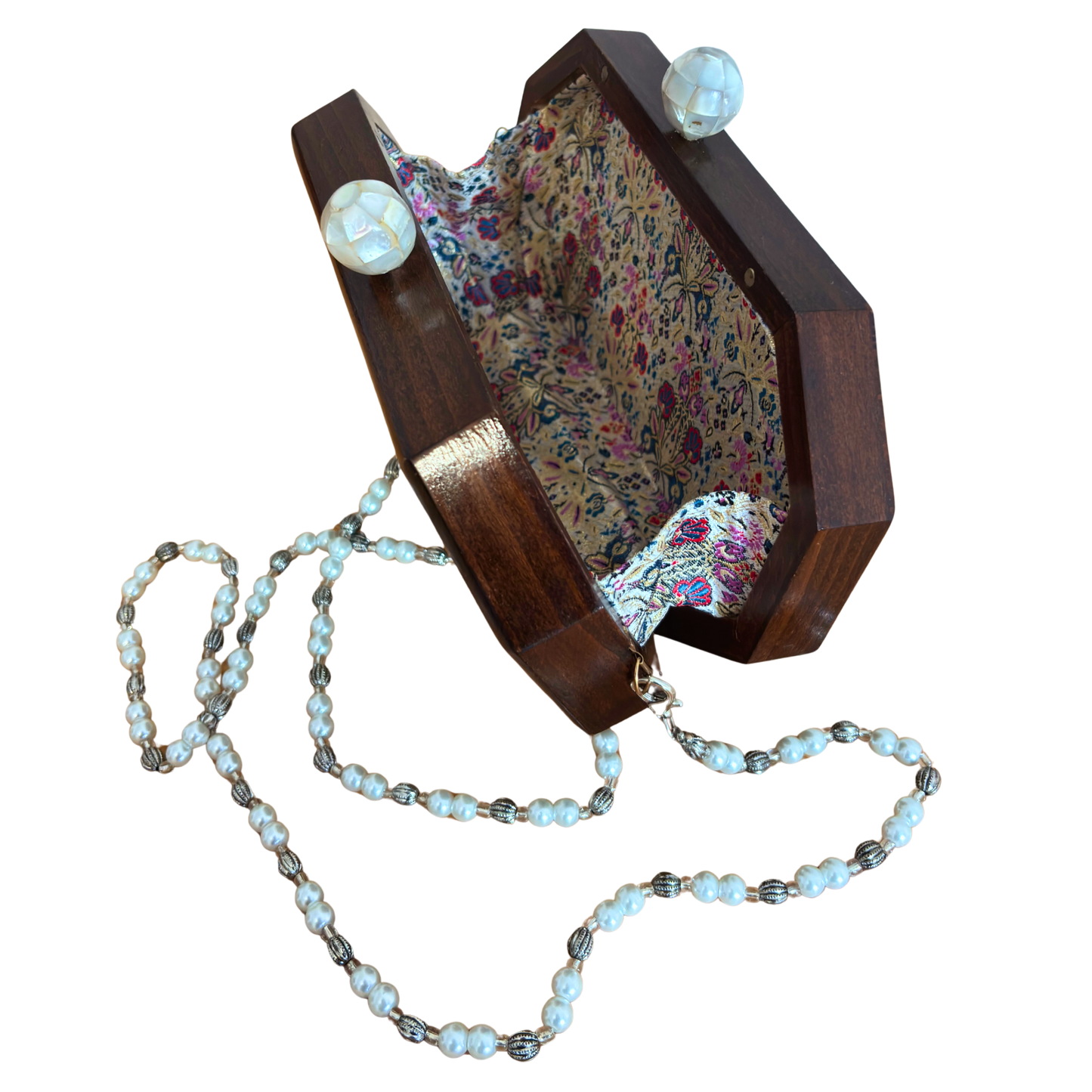 Het Gefluister van Rozen – Handgemaakte Damascener Clutch van Notenhout met Parelmoerroos en Parelketting