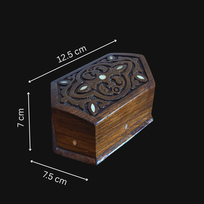 Boîte en Bois de Hêtre Sculptée à la Main avec Nacre et Intérieur en Velours – Design Oriental Intemporel