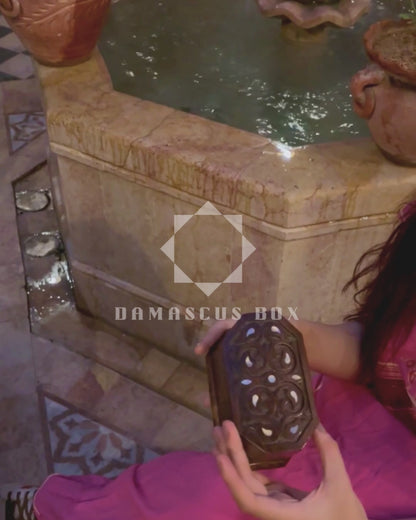 Caixa de Faia Talhada à Mão – Madrepérola e Acabamento Nogueira