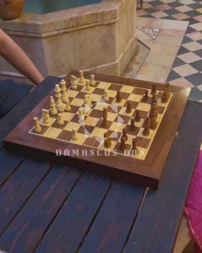 Mesa Damasquina de Xadrez e Backgammon Feita à Mão por Gaby Al Dayeh – Design Clássico com Madrepérola